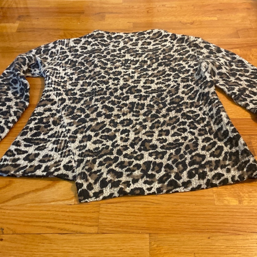 Women’s Generation Love sweater. Leopard print. Size XS